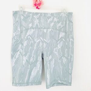 💕Lululemon High Waisted Sport Biker Shorts SZ 10